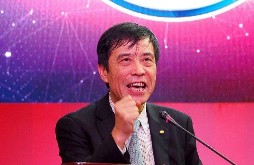 乔飞云坚定的说道：他们一个也不能留，否则这个谎言就编不下去了。